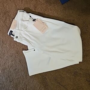 NWT  NYDJ White Denim Jeans 8